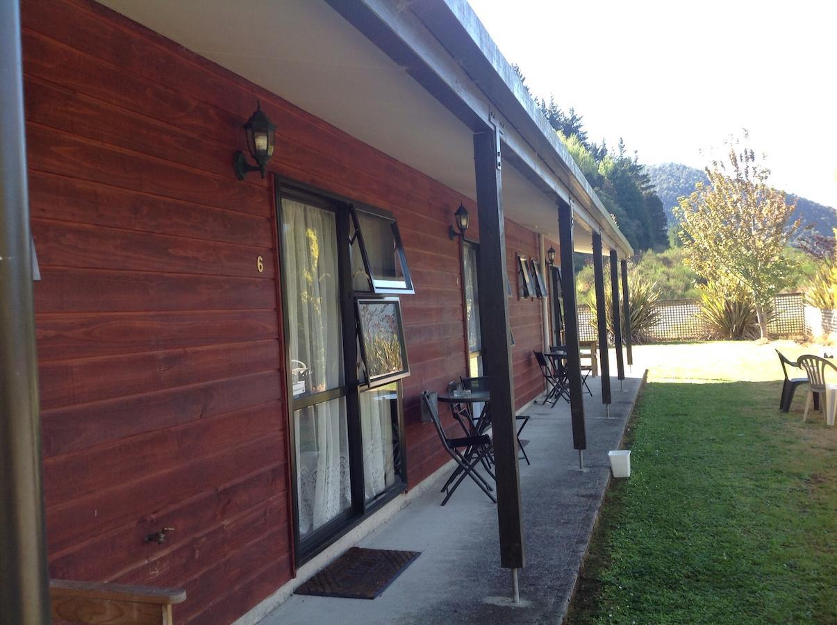 Owen River Tavern & Motels Dış mekan fotoğraf