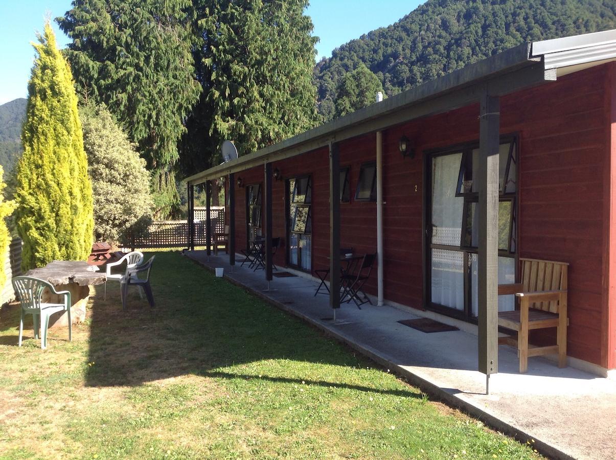 Owen River Tavern & Motels Dış mekan fotoğraf