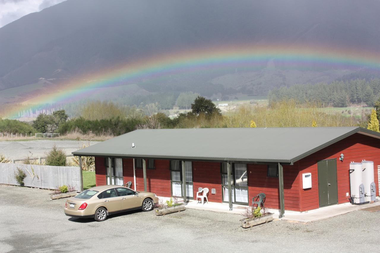Owen River Tavern & Motels Dış mekan fotoğraf